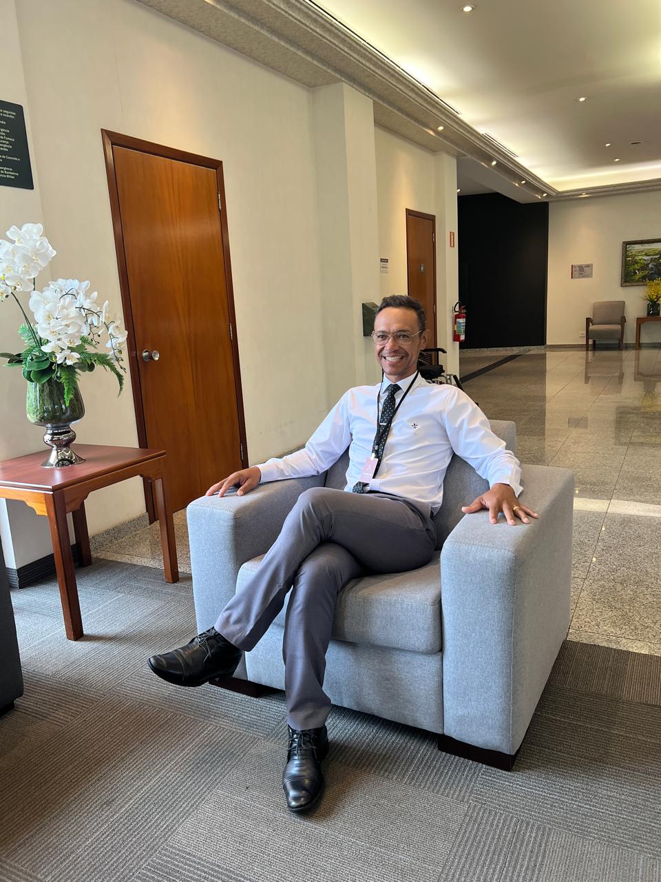 Ezequiel Reis, nutricionista, em atendimento